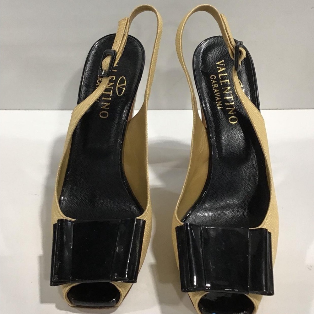 Women’s Valentino Garavani Beige/Black Leather Peep Toe Slingback Heels Size 40